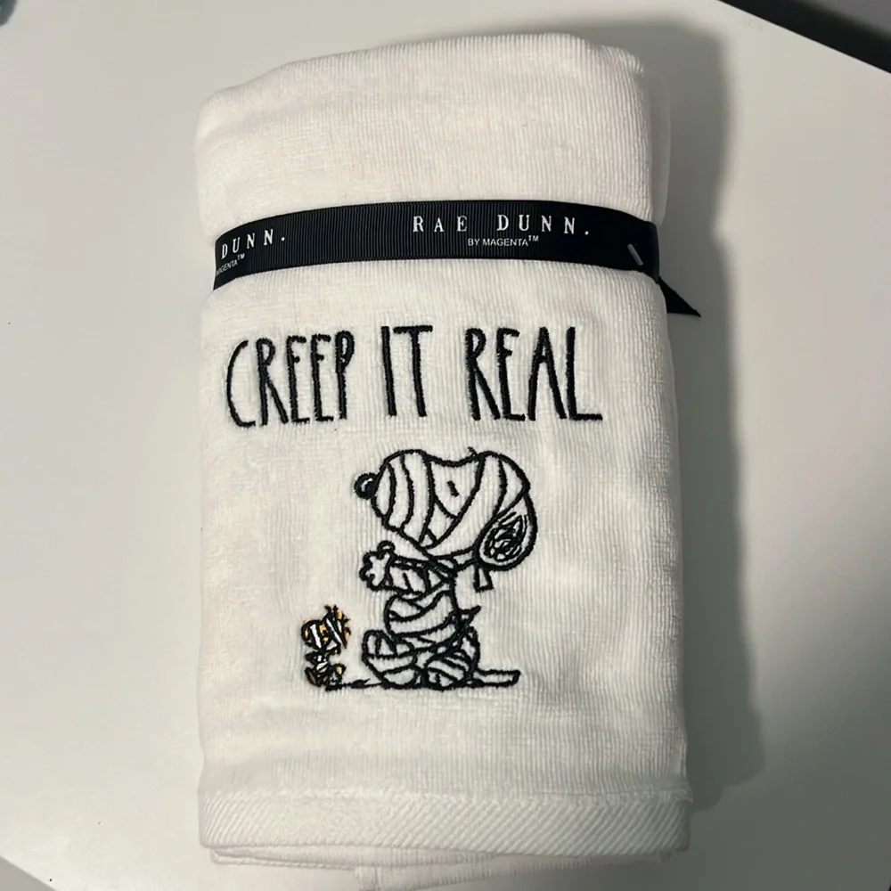 New Rae Dunn Hand towels/ peanuts snoopy mummy Hand towels